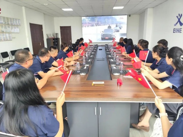 EIHE STEET құрылымдық құрылымы 93-ші әскери парадтың тікелей эфирін көрді